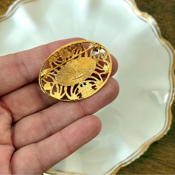 Vintage Avon Brooch - Goldtone Filigree with Hand Painted Florals - Picture 6 of 8
